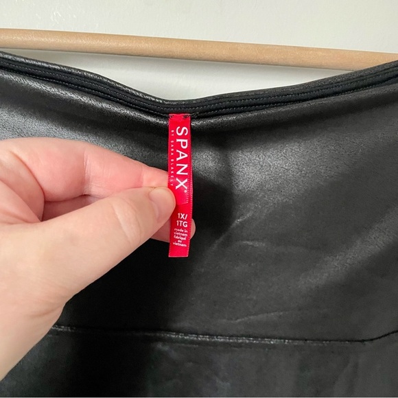 Spanx Faux Leather Leggings Black Size 1X - Picture 8 of 10
